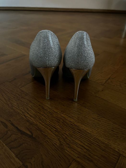 Обувки на ток, сребристи. 36