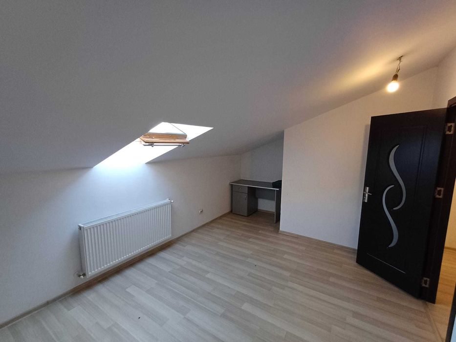 Proprietar inchiriez apartament 4 camere – 105 mp utili