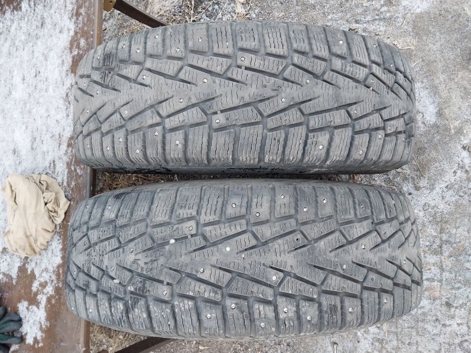 2 шины Cordiant 235 70 R16.