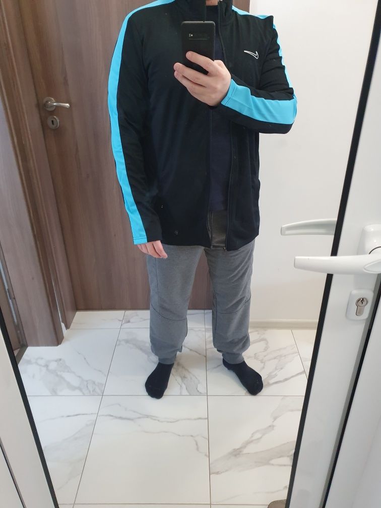 Nike оригинално горнище на анцуг XL ново