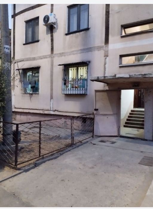 Продаю квартиру Чилонзар Домбрабад 1/1/4.