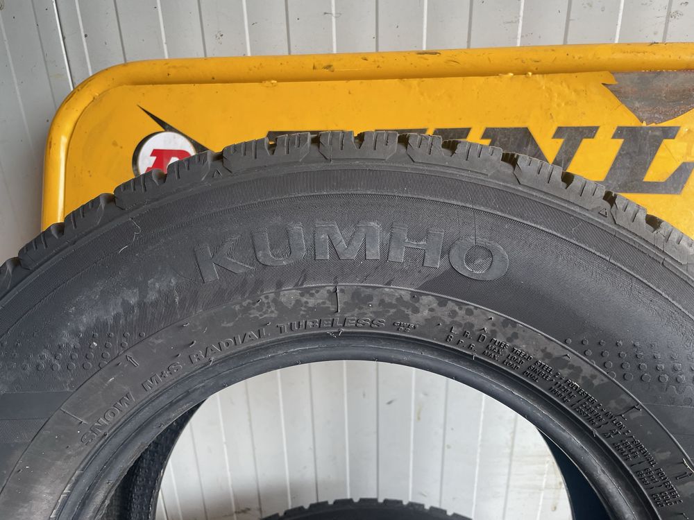 2бр. Kumho Winter Portran 51 225/70/15C, 6.5мм, ДОТ 2020