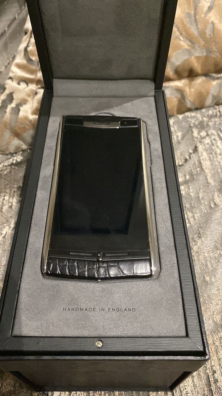 Сенсорный смартфон Vertu