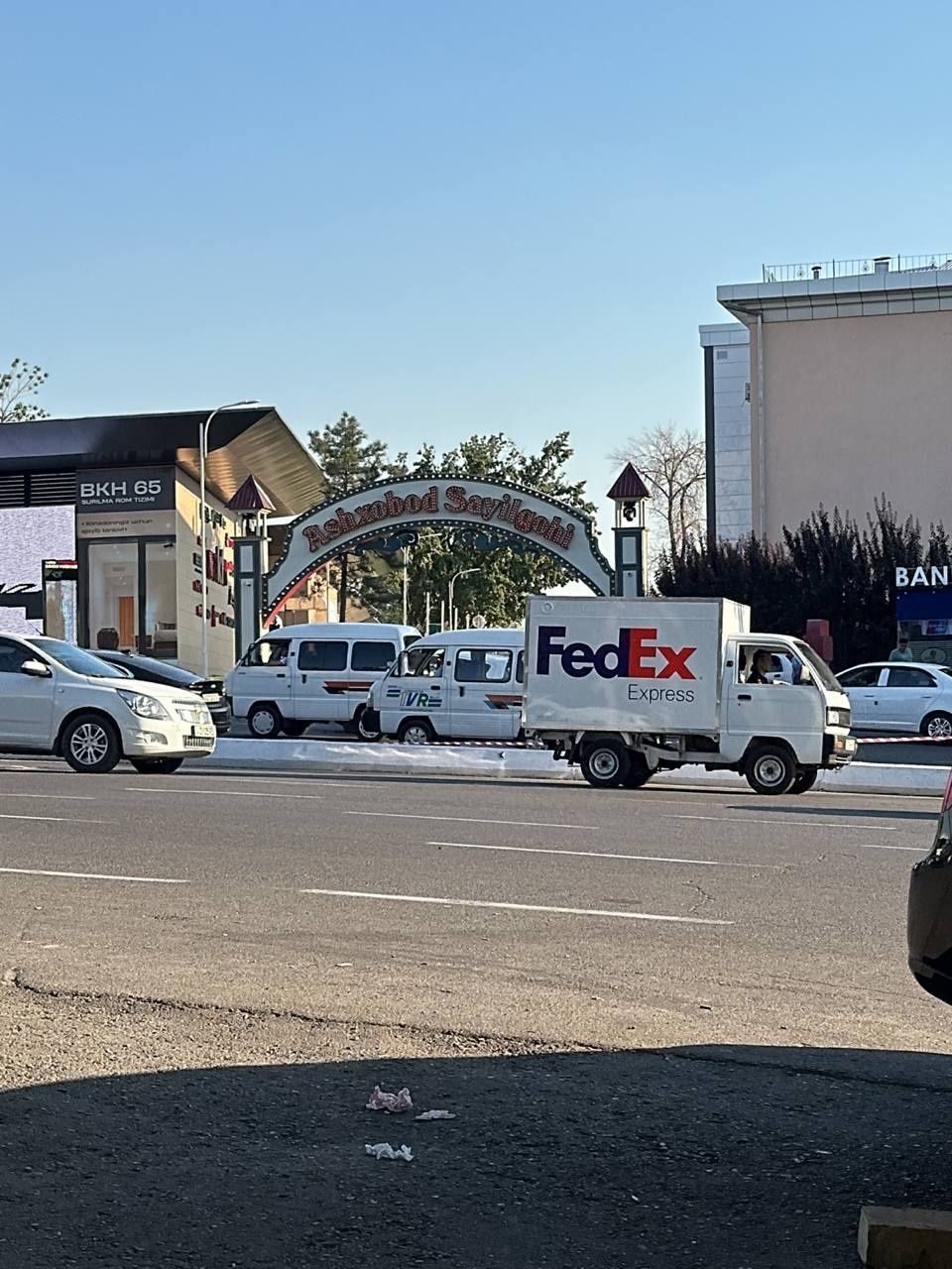 Продается нежилой помещение вдоль дороги Ashgabot park напротив