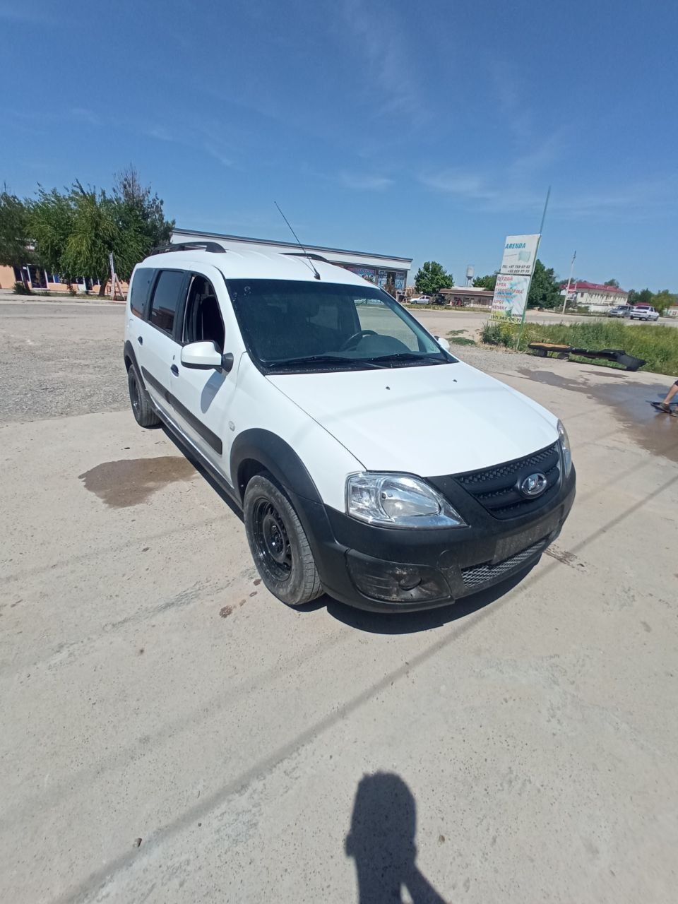 Lada larzus sotiladi surochna