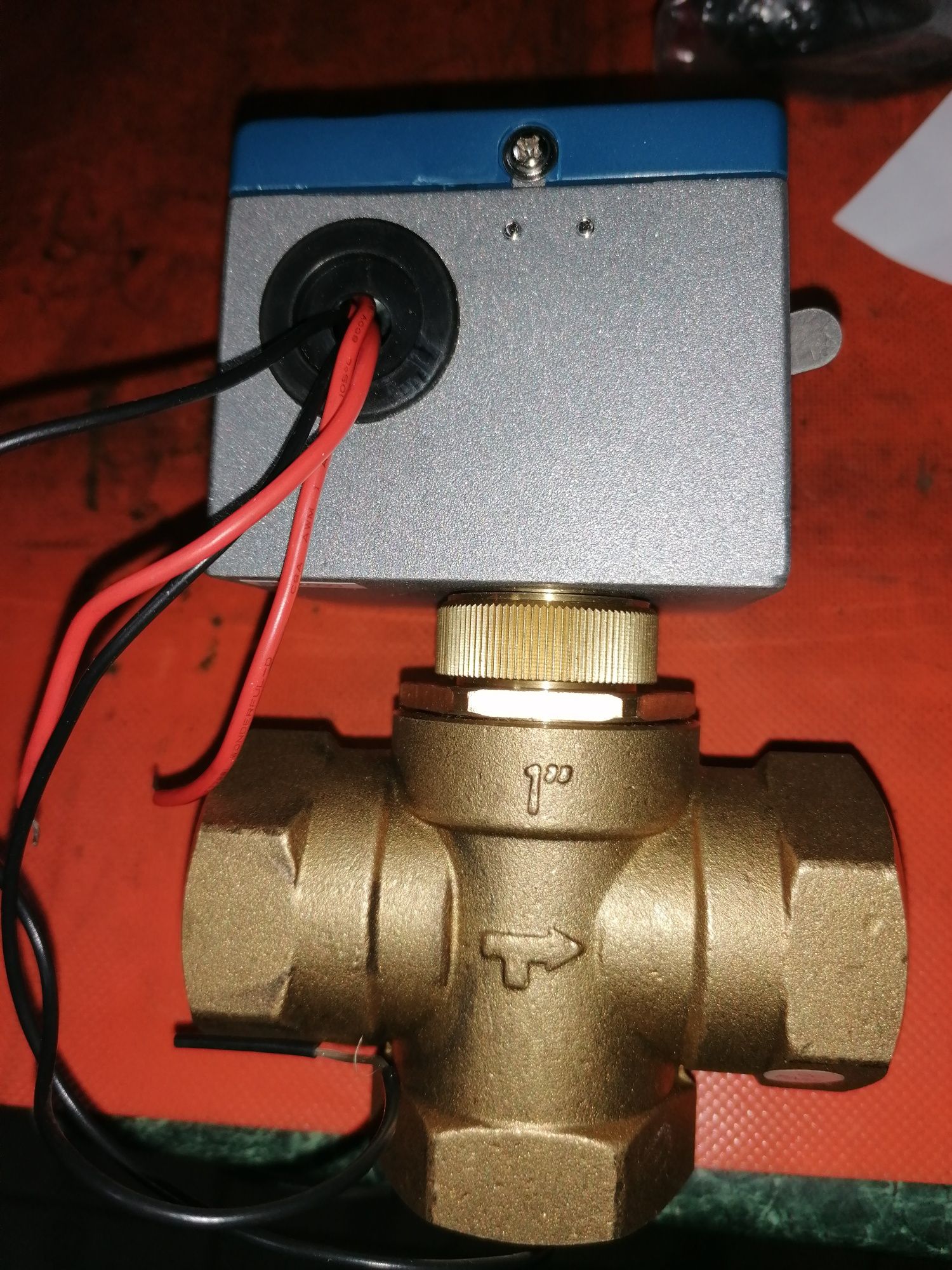 Vana cu 3 cai cu servomotor.actuator