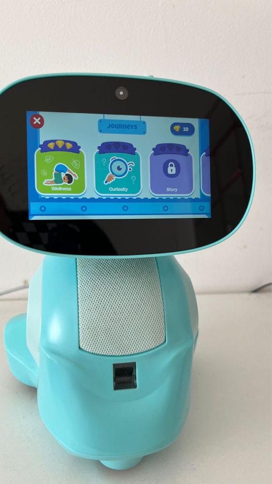 Robot AI pentru copii cu abonament platit pana in 2025