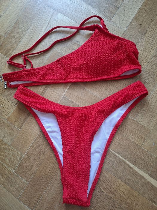 2 чифта бански Л размер жена червено и черно нов лято