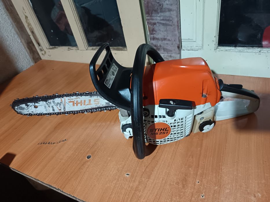 STIHL MS 251 impecabil