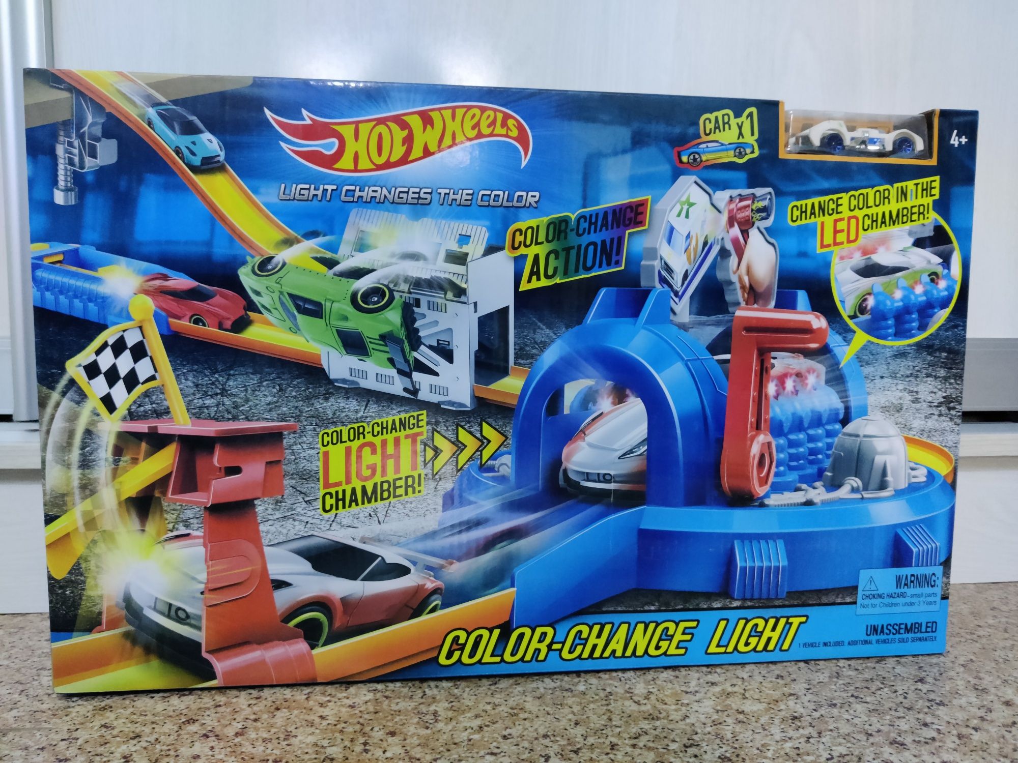 Трасса Hot Wheels Color change action