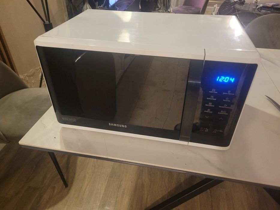 Vând Cuptor Microunde Samsung MS23K3513AW ceramic 23l