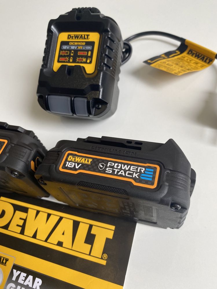 Батерии и зарядно DeWALT McLaren DCB1102E2-QW - McLaren PowerStack 18V