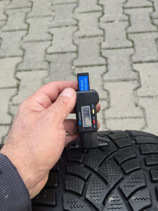 225 50 18 Dunlop