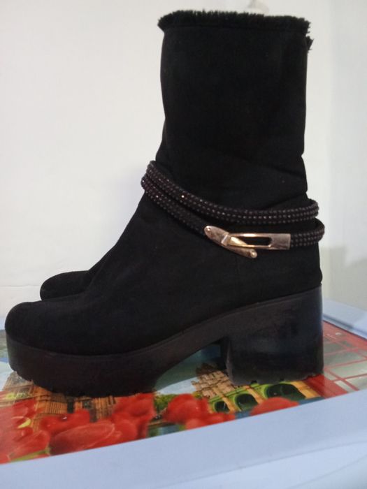 Продам зимнюю обувь