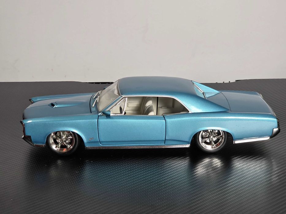Macheta Auto 1/18 Hotwheels Pontiac GTO 1966