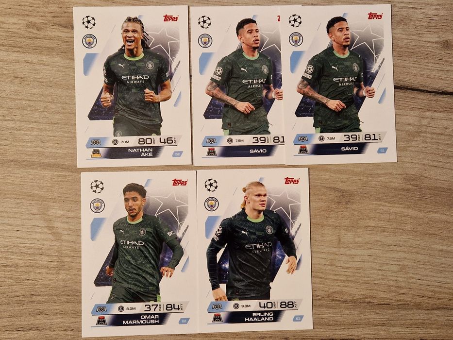 Vând sau schimb cartonașe cu fotbaliști