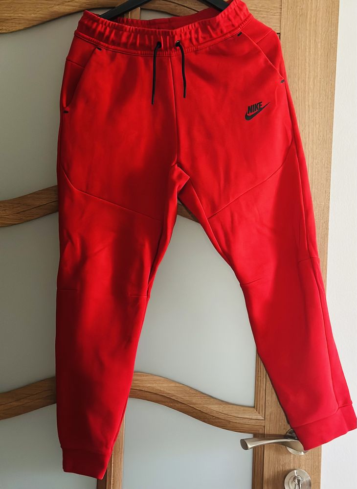 Nike Tech Fleece- hanorac si pantalon