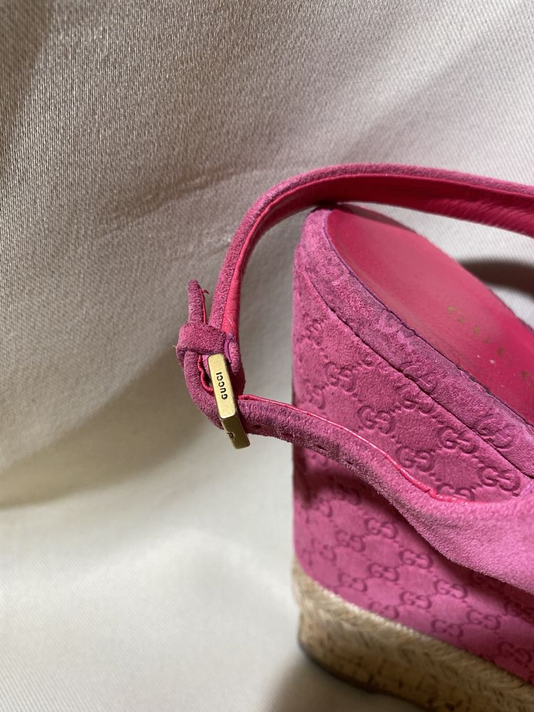 Платформи / токчета / сандали на Gucci