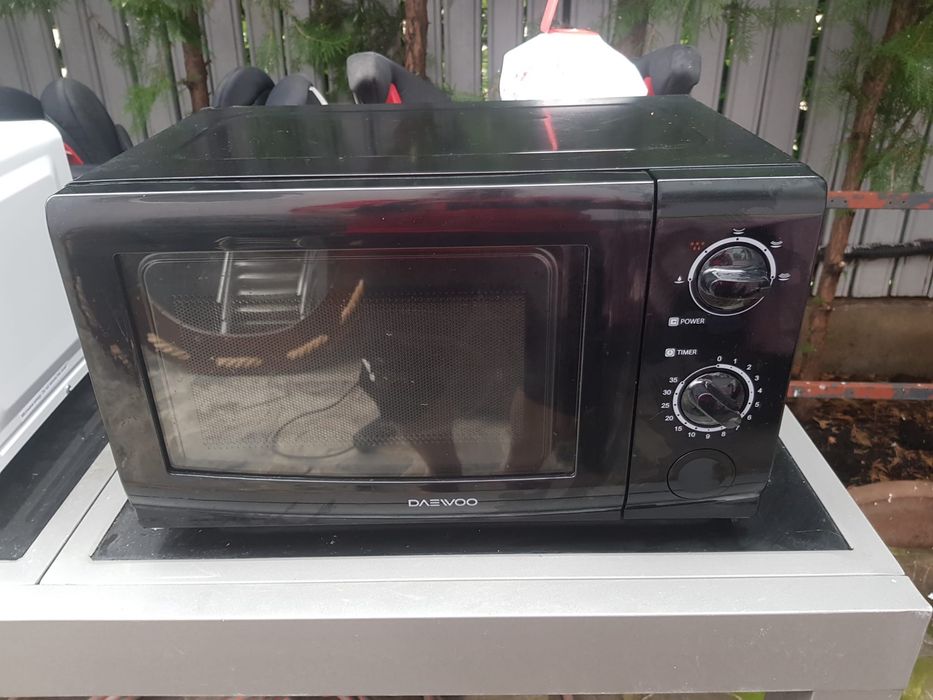 Vand cuptor cu microunde marca Daewoo