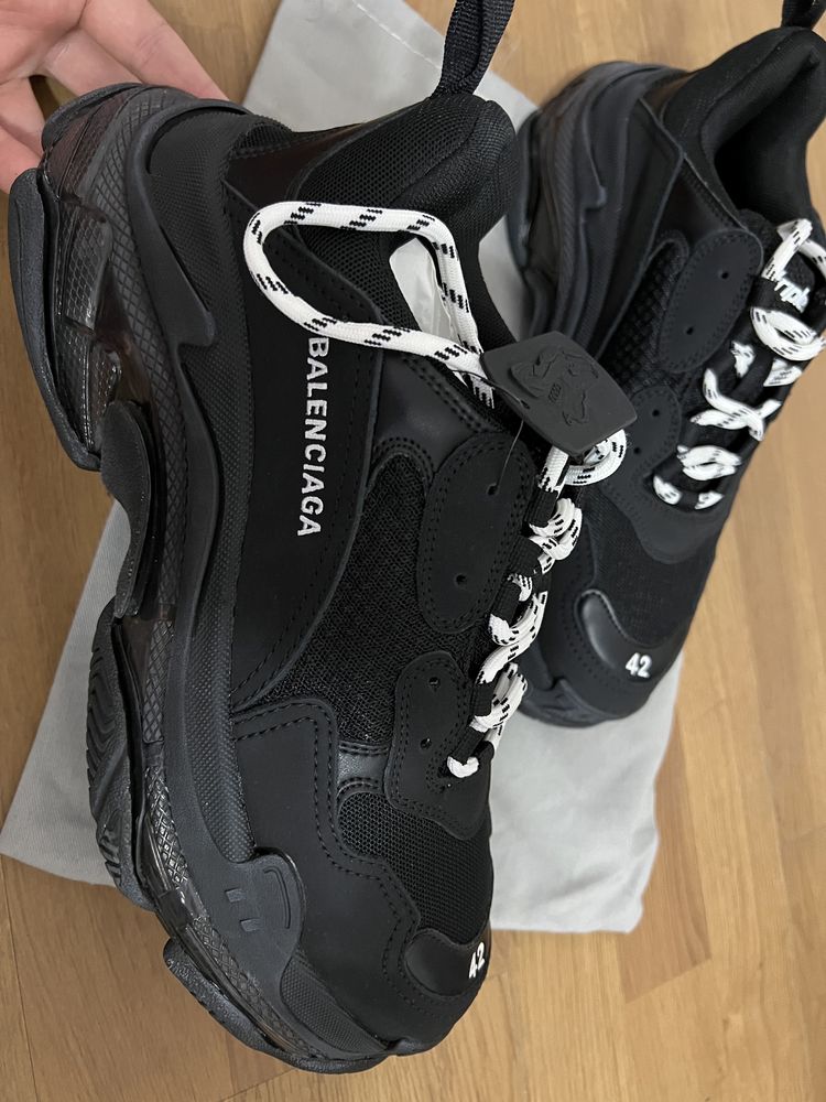 Balenciaga black sneakers triple s 42