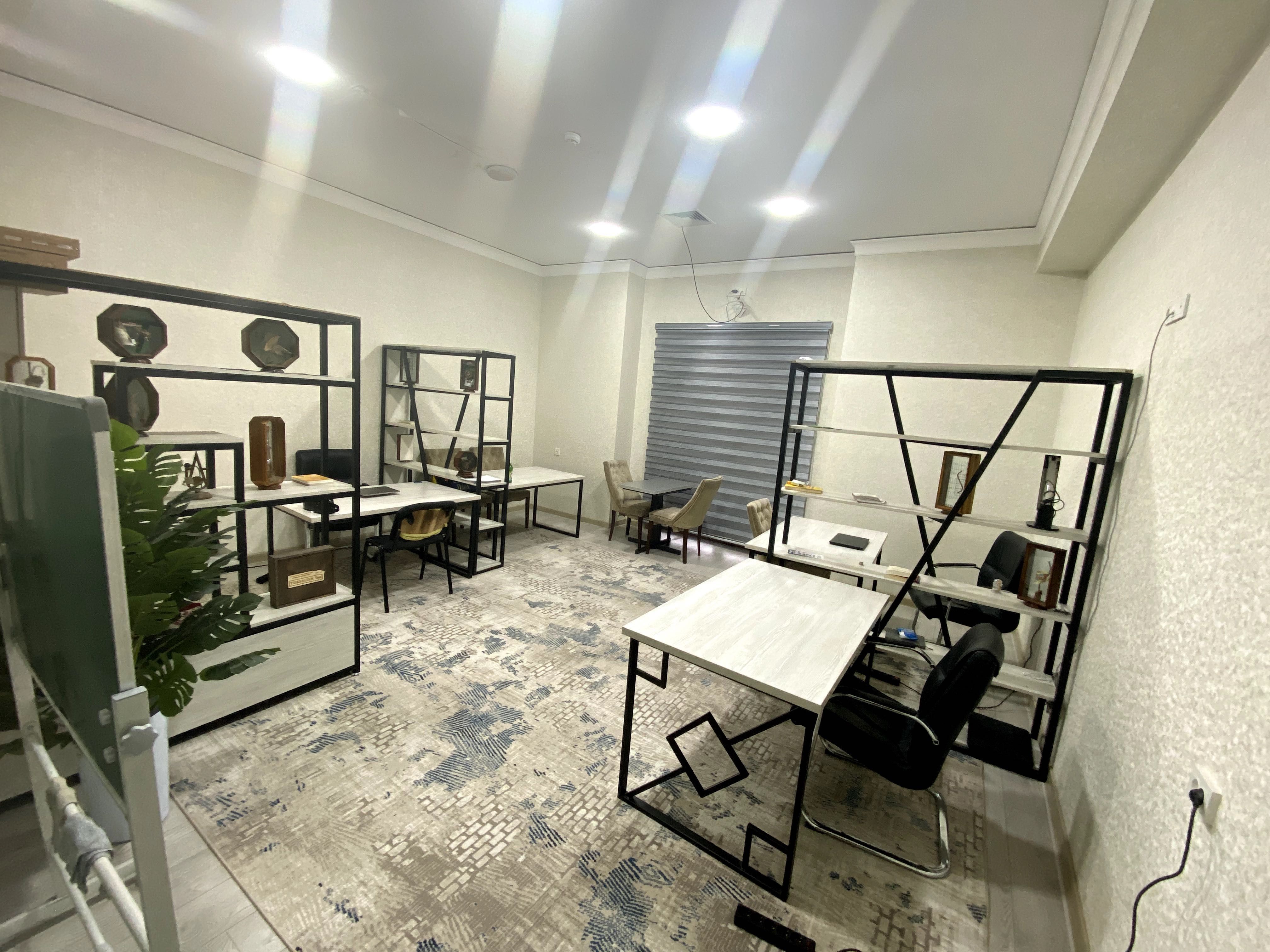 Ofis arendaga beriladi ( hamma mebellari ichida )
