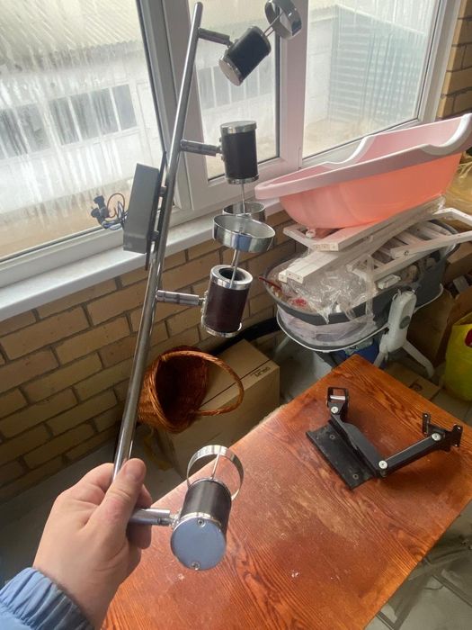 Продам четырех ражковую потолочную люстру