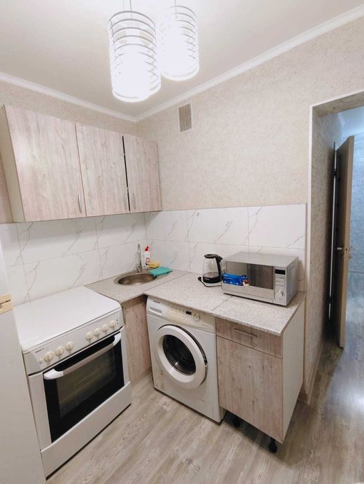 Кухонный гарнитур и плита