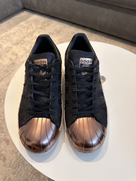 Adidas superstar cu botul metalic