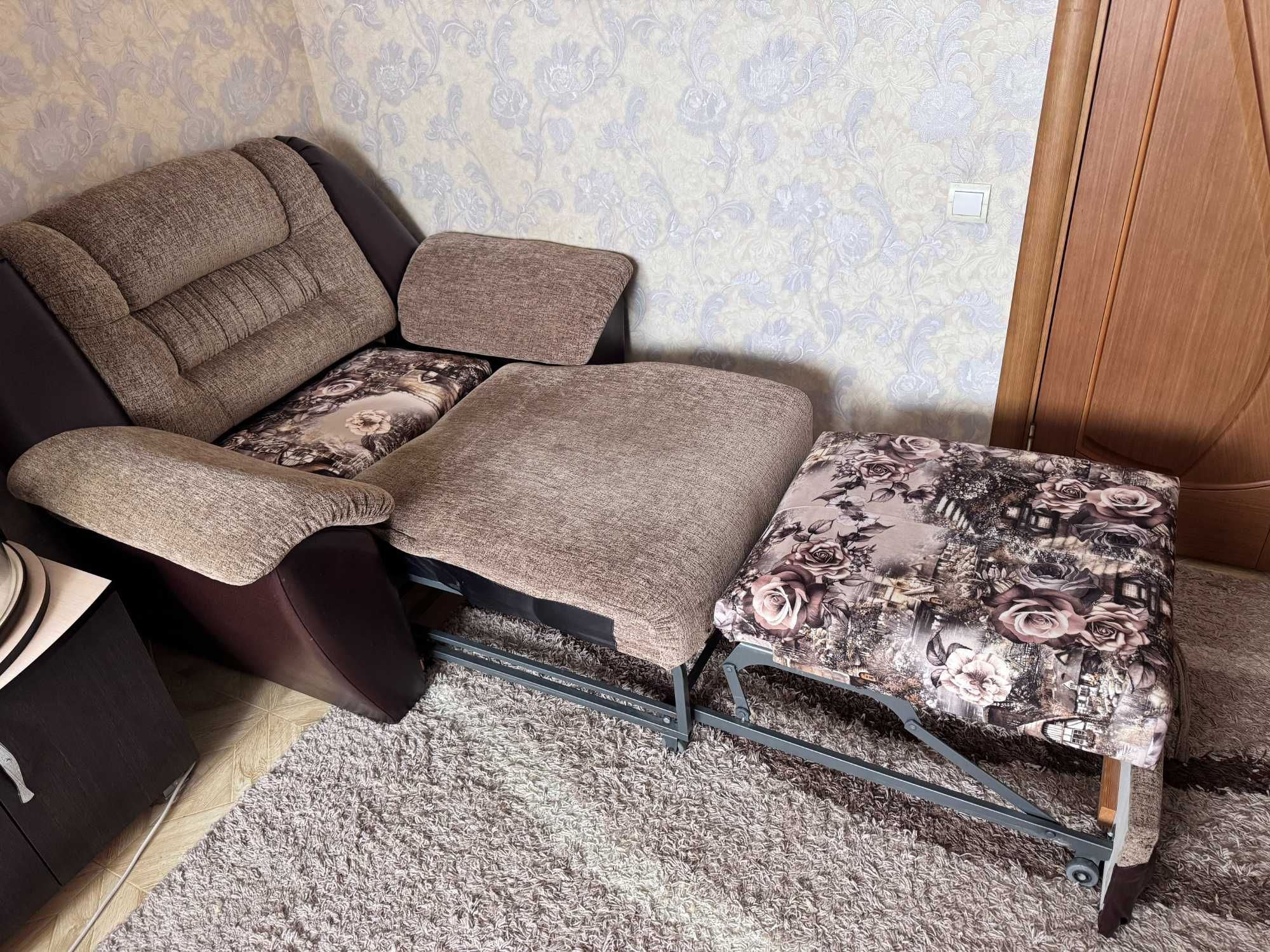 Продам угловой диван  с креслом