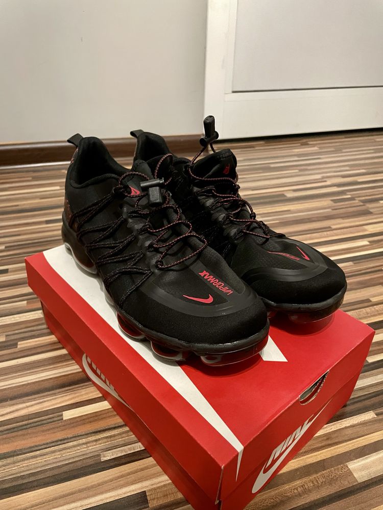 Nike vapormax червени
