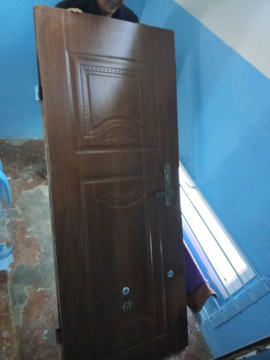 Входная дверь железная , с обшивкой