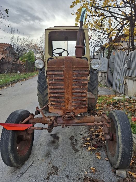 Продавам Беларус, в движение, без документи.