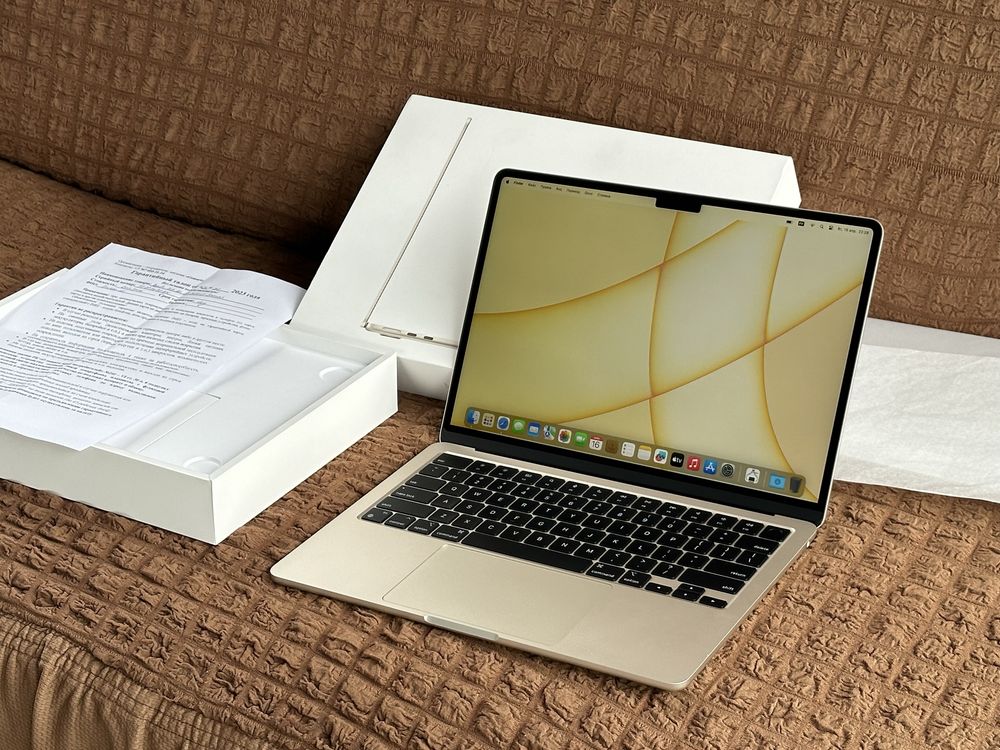 Apple MacBook AIR 13.6/ 2023 Chip M2 /куплен за 600К/ЕАС модель