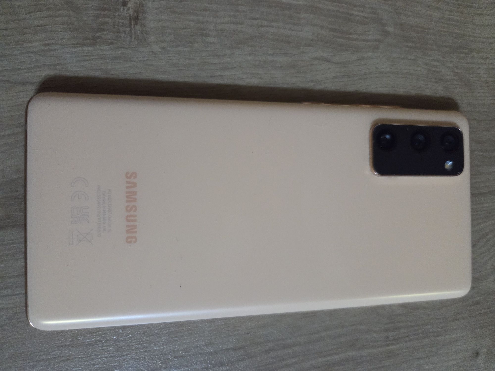 Samsung S20 FE..