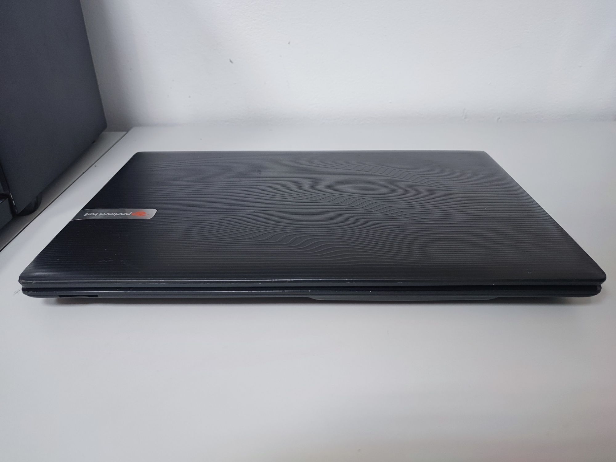 Laptop Packard Bell 6 GB Ram 500 GB memorie tine incarcat peste 2 ore