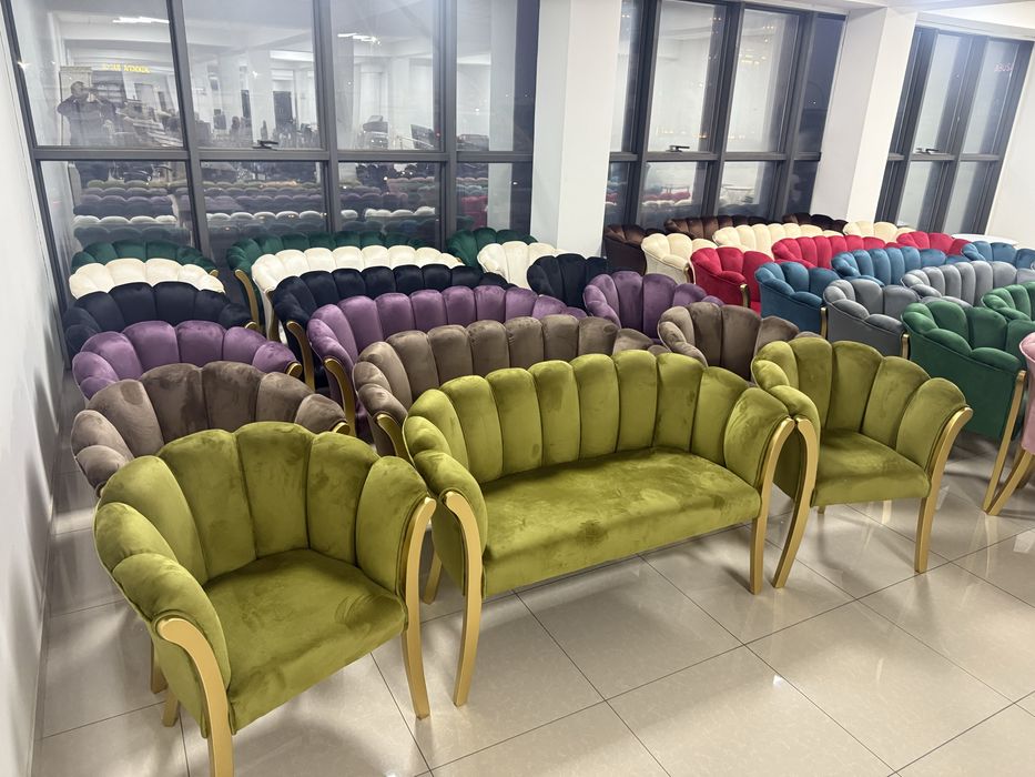 Ором в зал ожидания в любом количестве и в любой расцветки