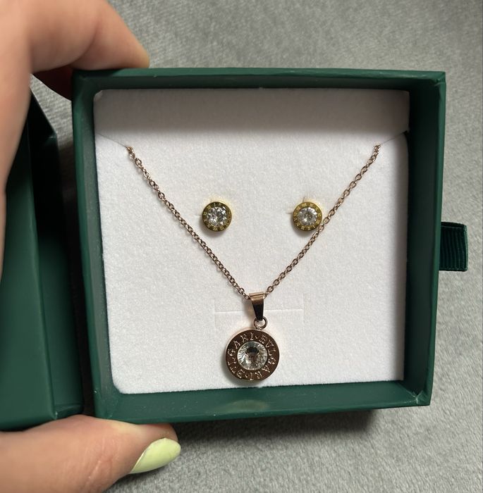 Комплект обеци и колие