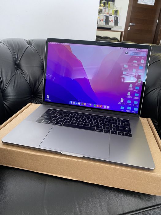 MacBook Pro 15-inch / Intel Core i7 / 16 Gb RAM / 512 gb / Space Gray
