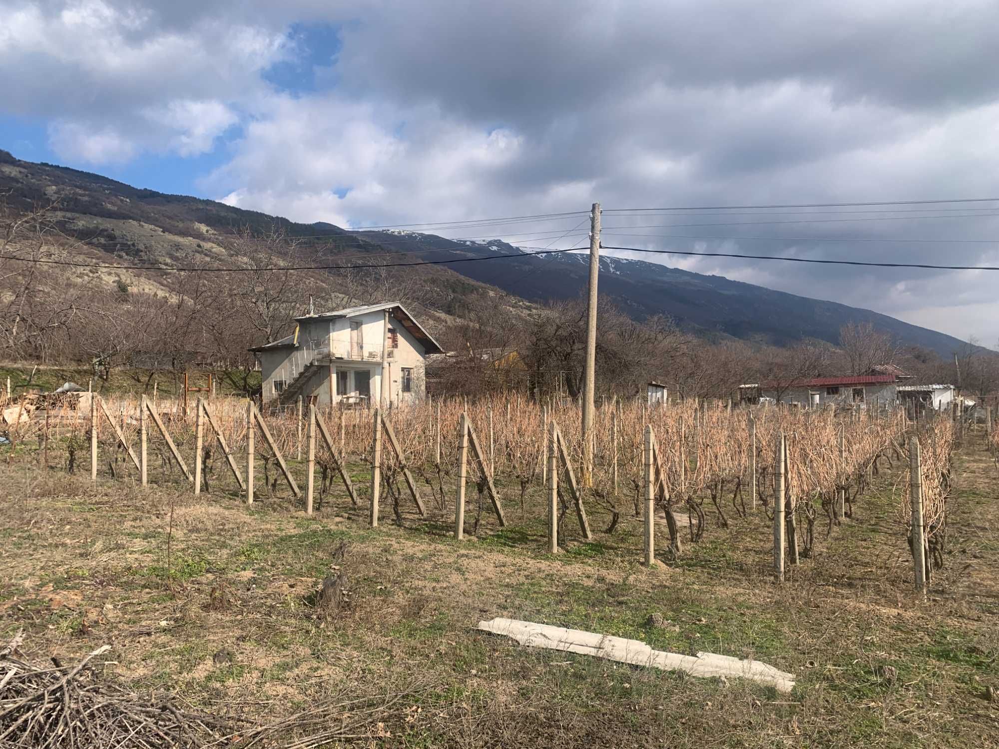 МАСИВНА ВИЛА в гр. Карлово, м. Яса тепе