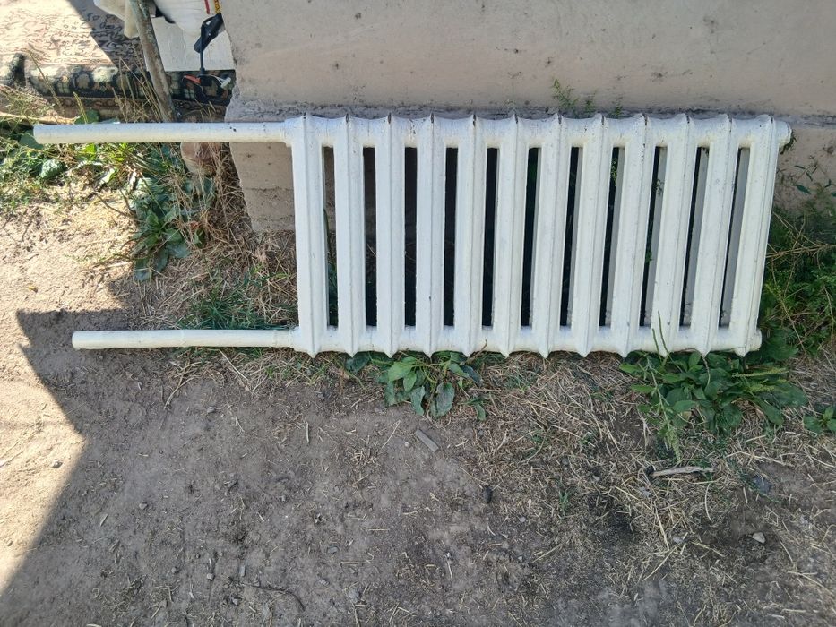 Продаю чугунный радиатор отопления на 12 секций. В хорошем состоянии,