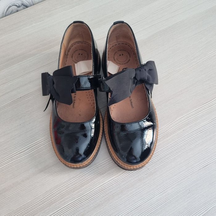 Продам туфли на девочку