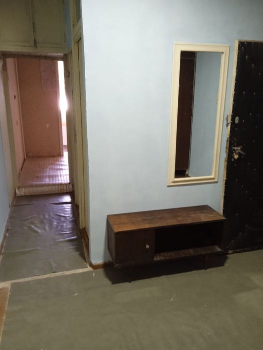 Uy sotiladi 3 xona , chirchiq 8 mikrorayon