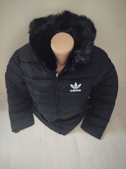 Geaca dama Adidas.