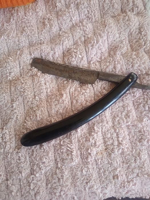 Опасная бритва...