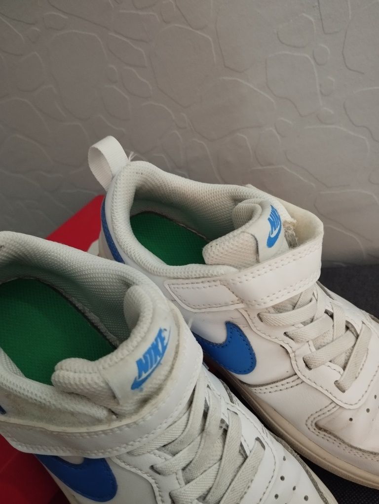 Маратонки NIKE 31.5