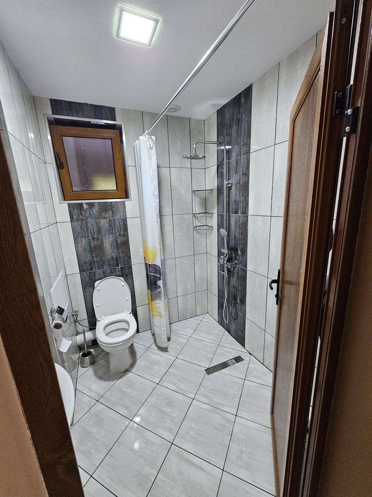 Дава се под наем Тристаен апартамент в Търговище, Център - 72 кв.м за 382.5 € - Снимка #14
