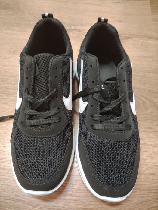 Нови маратонки Найк 39