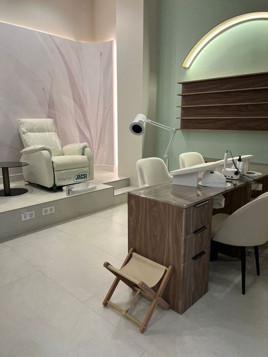 Сдам маникюрный стол и кресло для педикюра