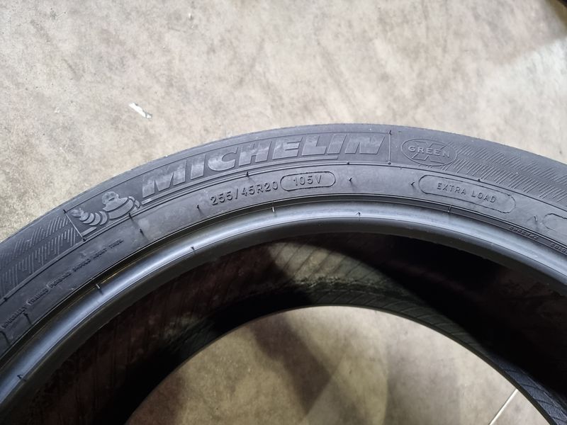 255/45/20 MICHELIN