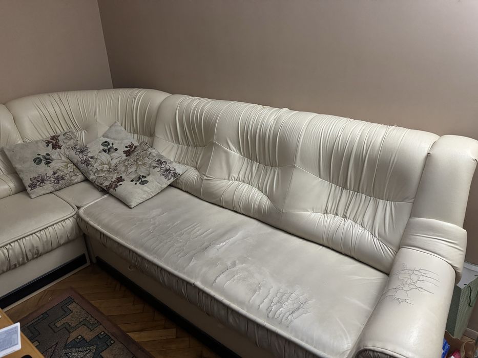 Бял Г - образен кожен диван